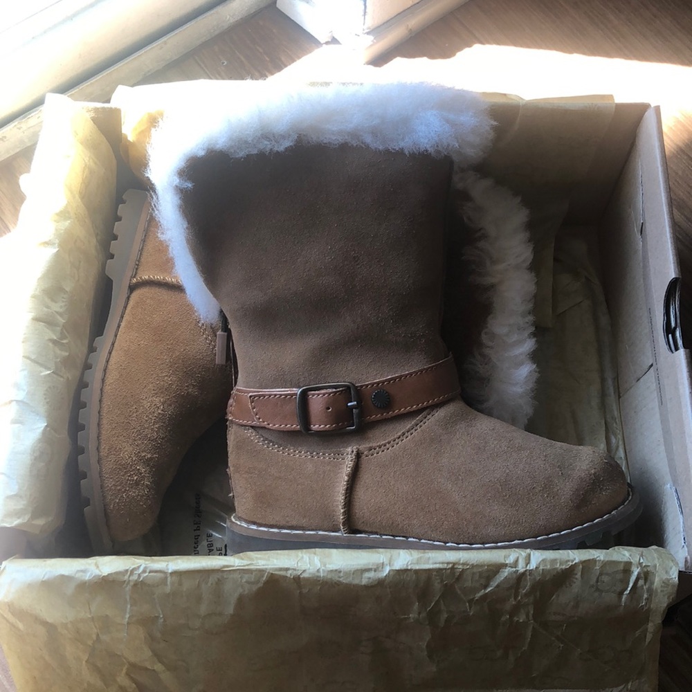 Ugg kids size 9
